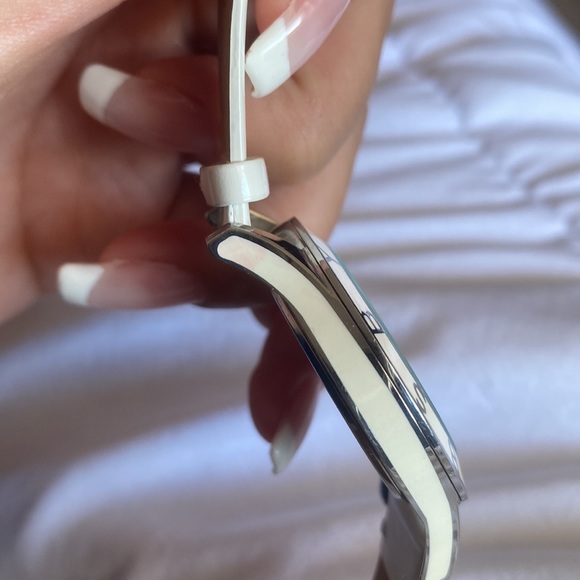 Marc Jacobs watch in white. - Picture 7 of 7